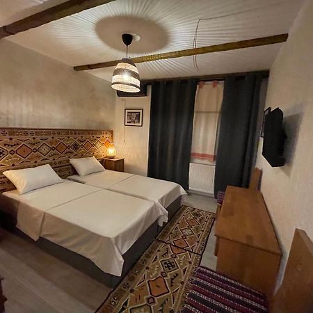 Hotel Casa Romaneasca Otopeni Bagian luar foto