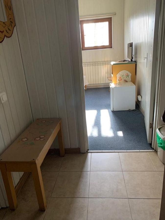 Hotel Casa Romaneasca Otopeni Bagian luar foto