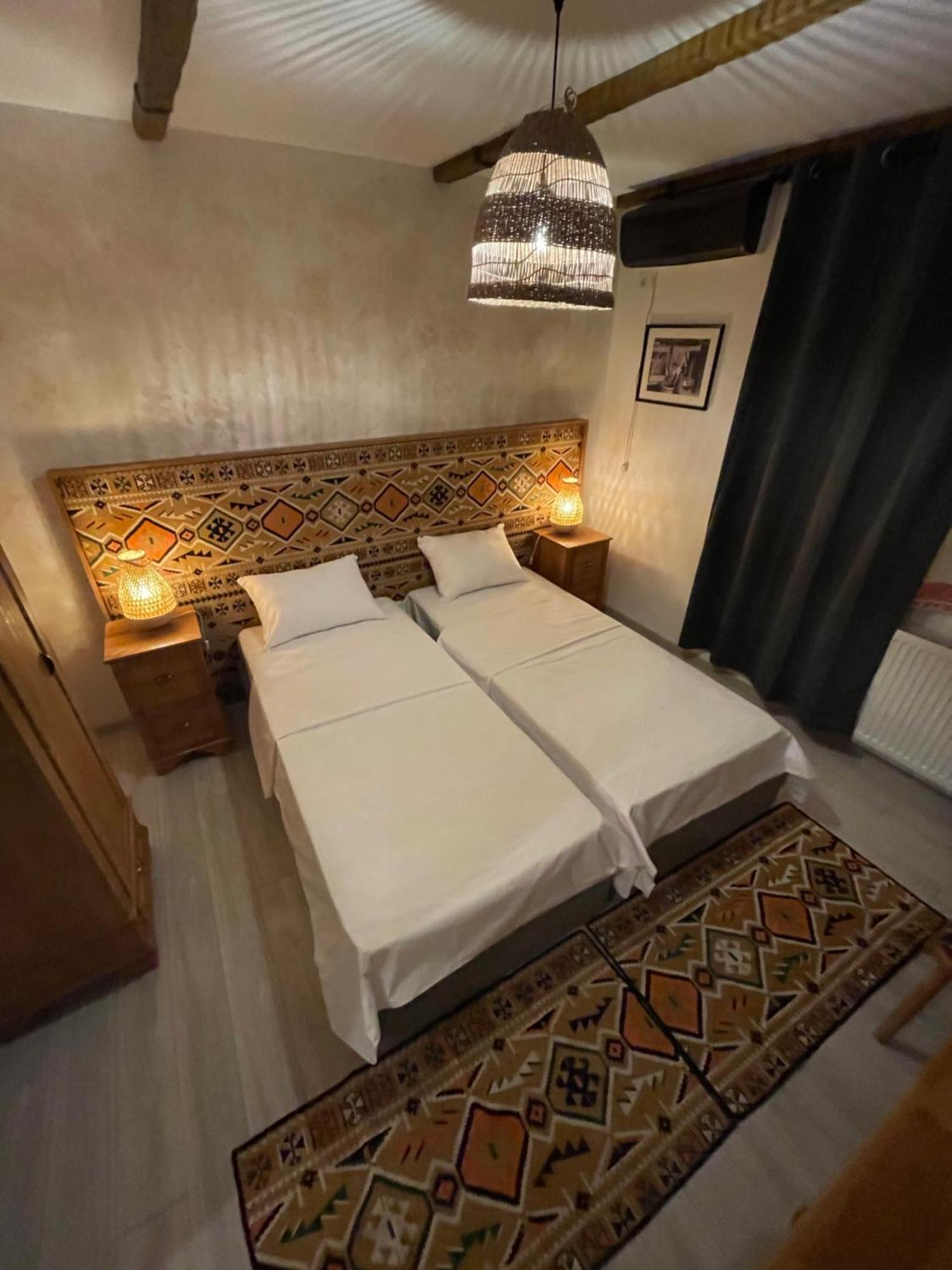 Hotel Casa Romaneasca Otopeni Bagian luar foto