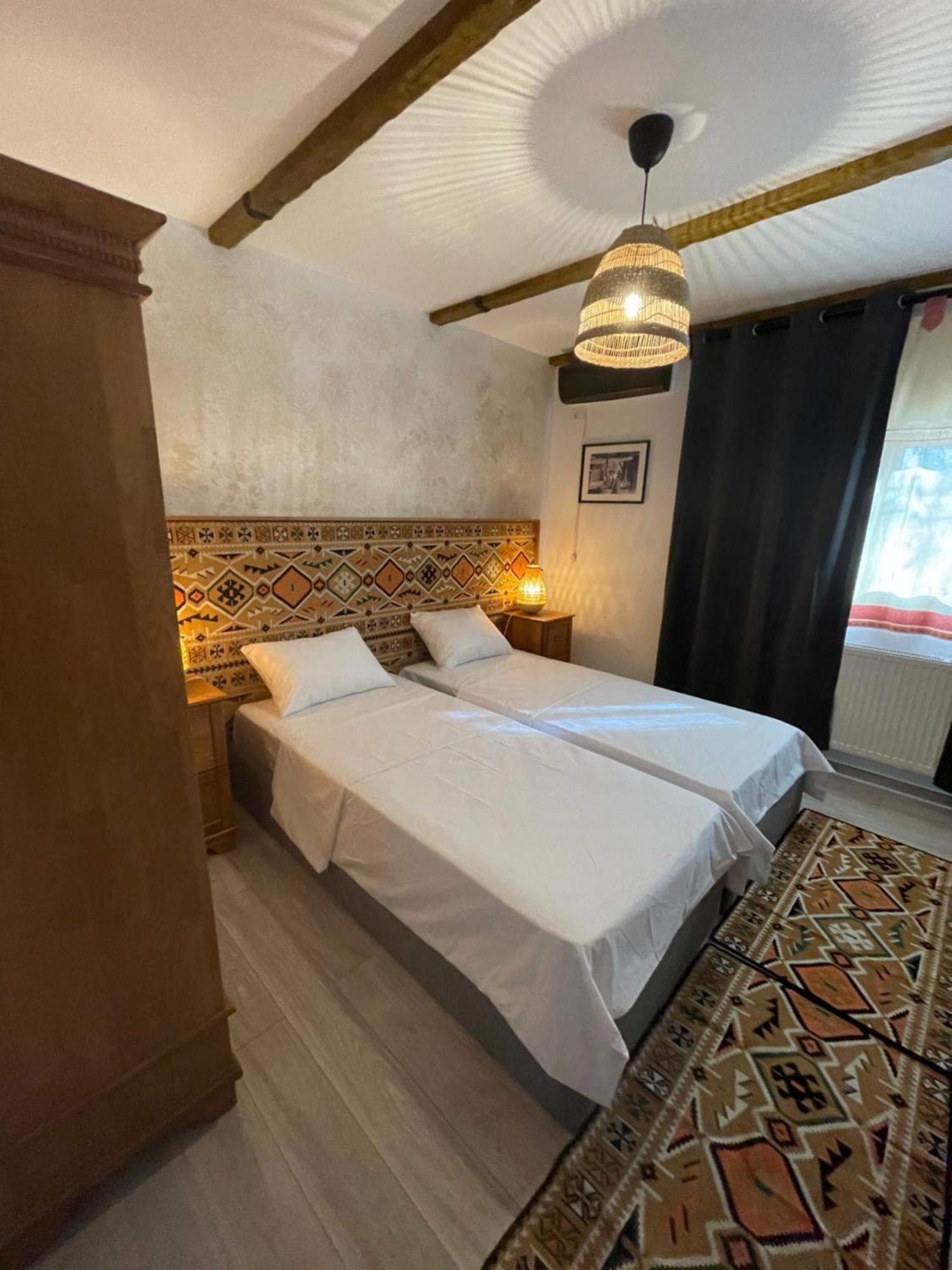 Hotel Casa Romaneasca Otopeni Bagian luar foto