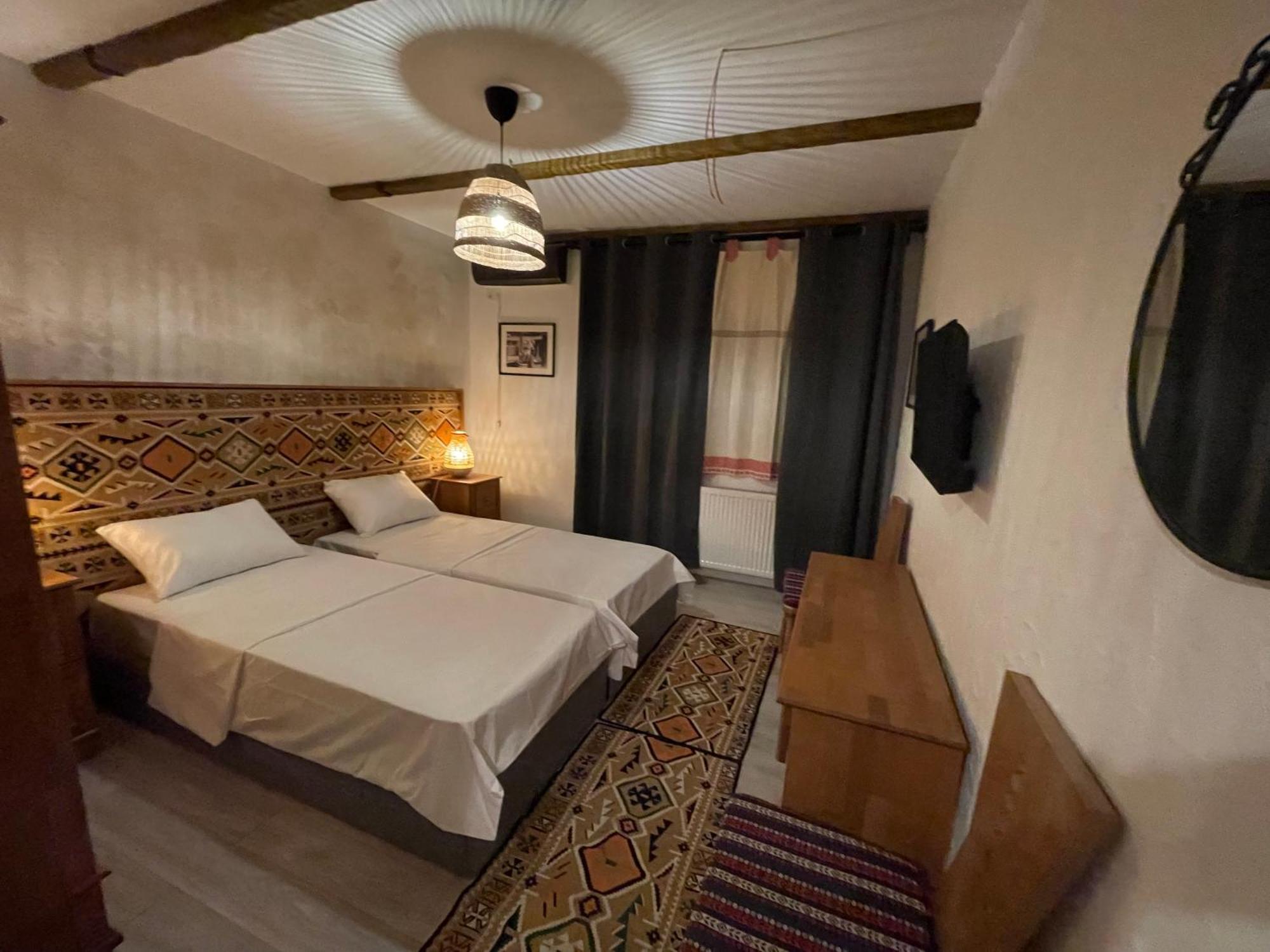 Hotel Casa Romaneasca Otopeni Bagian luar foto