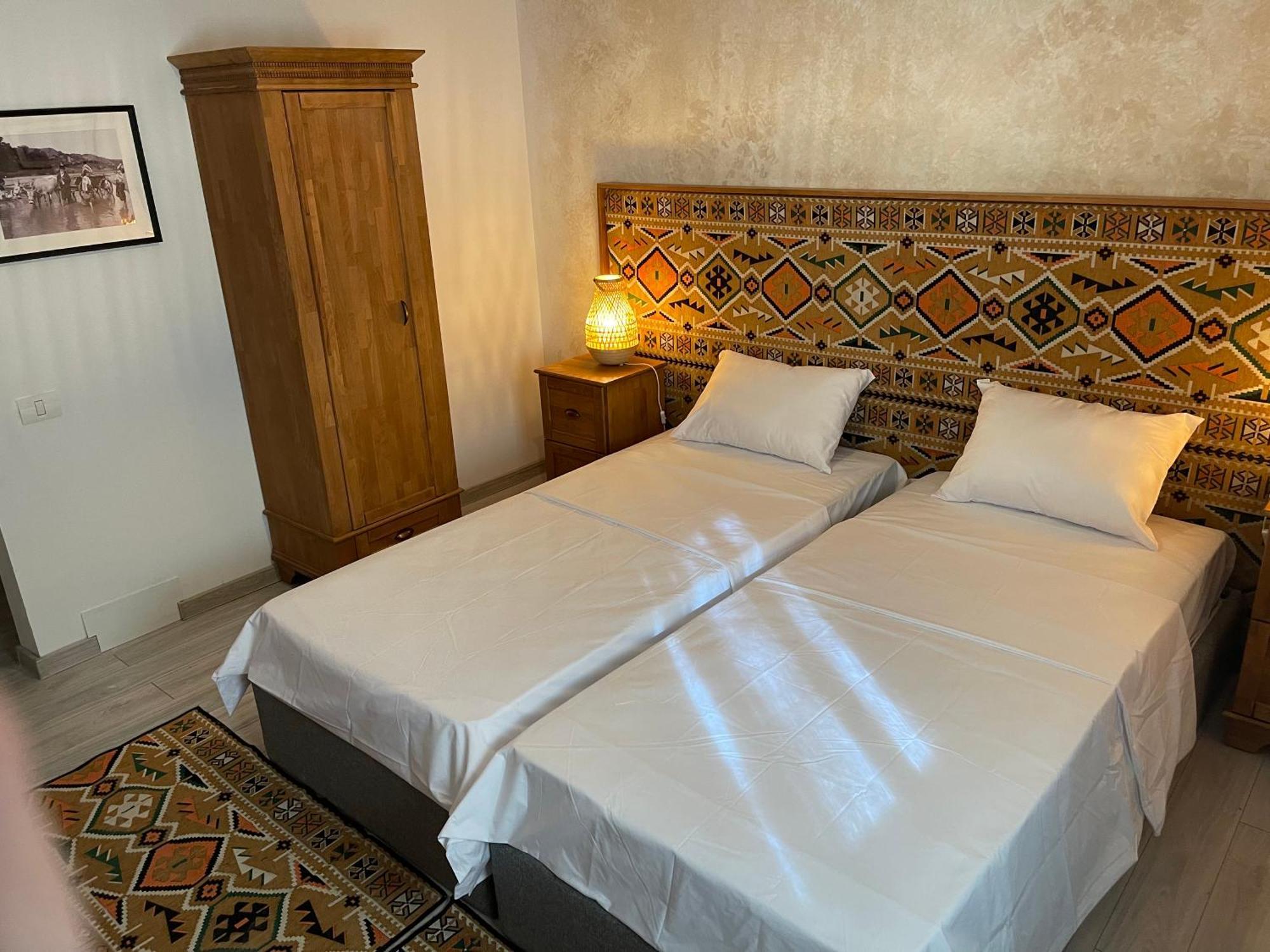 Hotel Casa Romaneasca Otopeni Bagian luar foto
