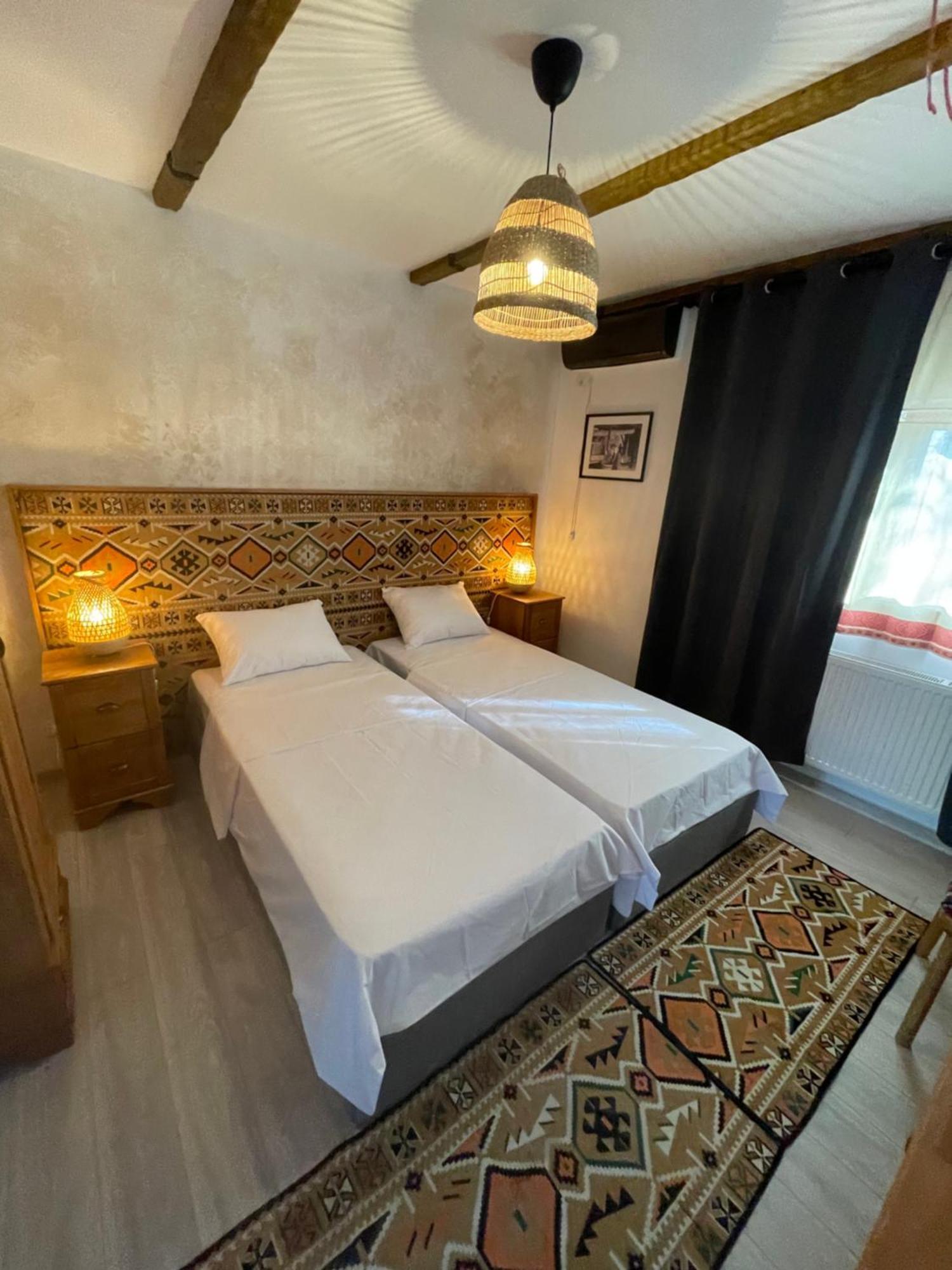 Hotel Casa Romaneasca Otopeni Bagian luar foto