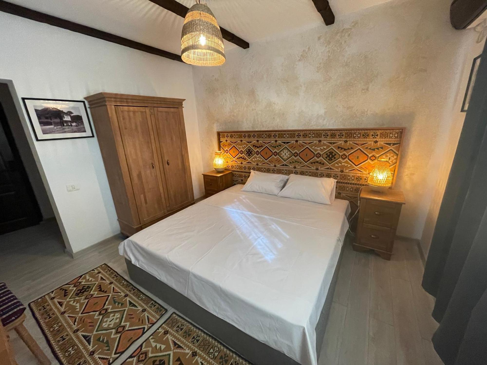 Hotel Casa Romaneasca Otopeni Bagian luar foto