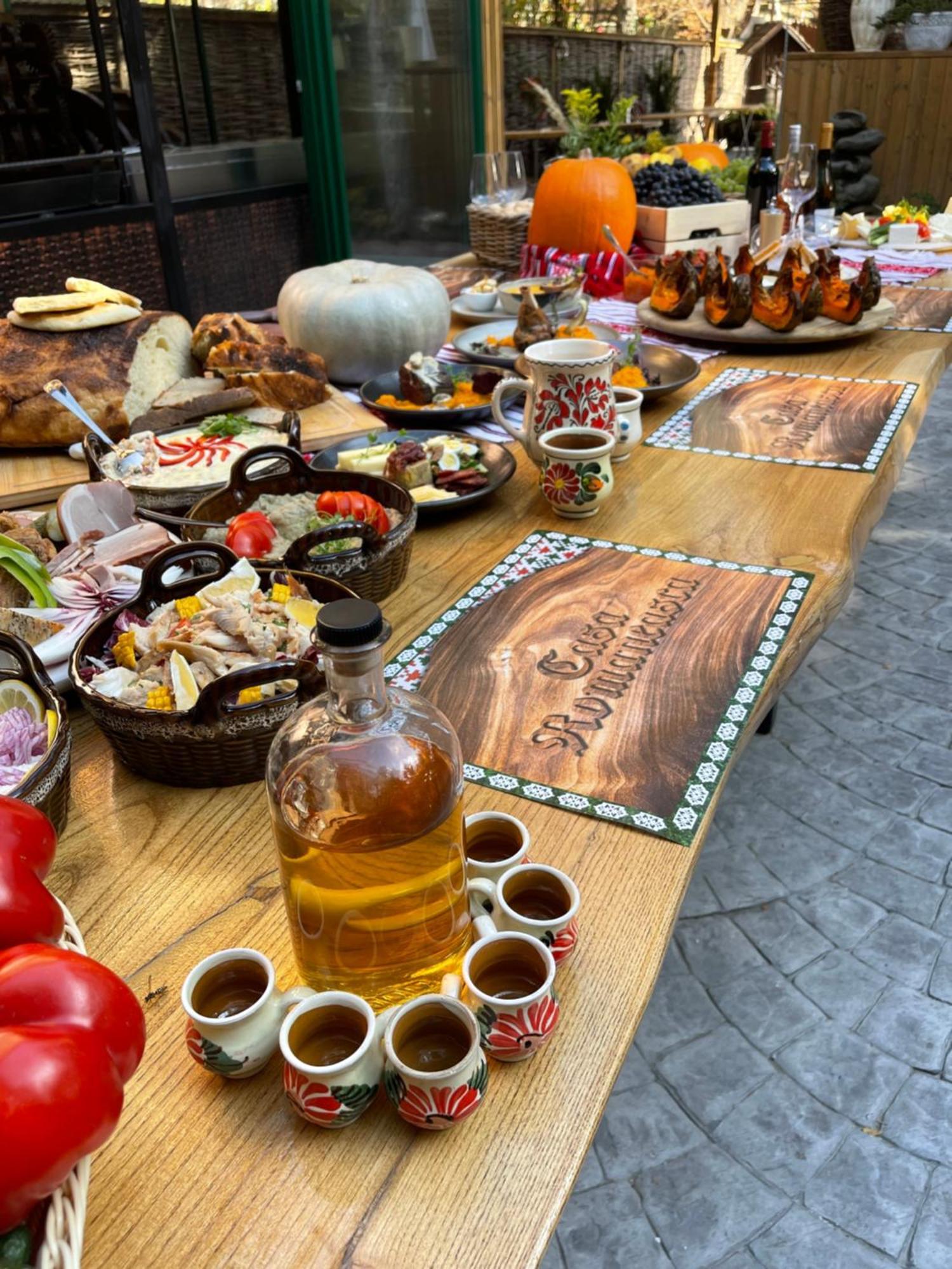 Hotel Casa Romaneasca Otopeni Bagian luar foto